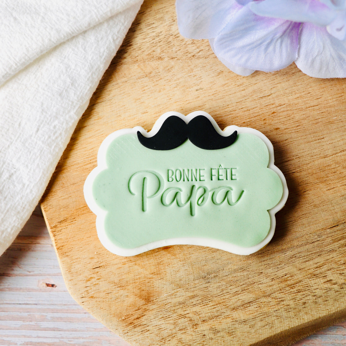 Contour moustache